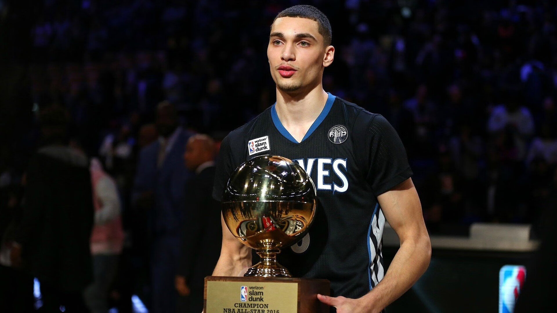当红白与橙蓝交织，马德里竞技的铁血意志与阿劳霍的NBA封神之夜